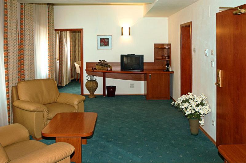 艾里萨酒店 布加勒斯特 客房 照片